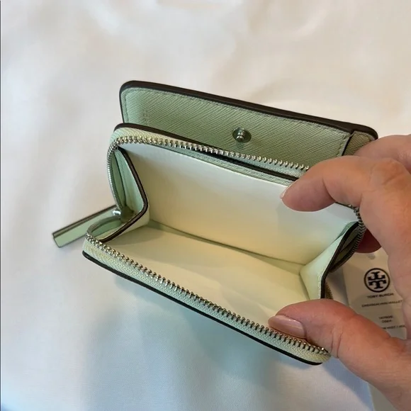 NWT Tory Burch Light Green Card Holder - Picture 3 of 5
